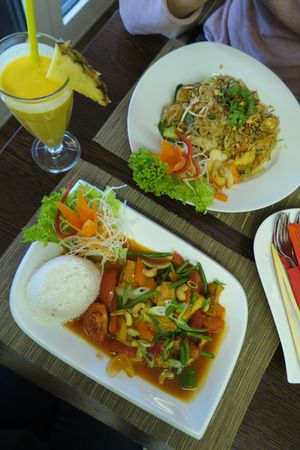 pad thai at Savory Chay in Berlin