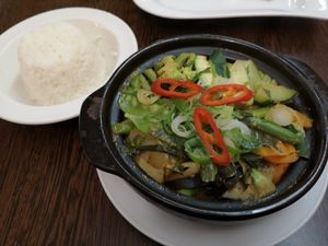 Steamed veggies in clay pot at Savory Chay in Berlin