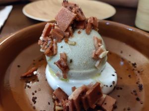 Vegan huevo con vegan bacon at Natura Gourmet in Alicante