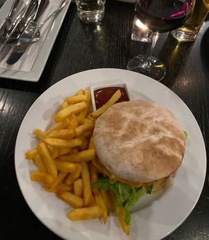 Veganer Burger at Familienbetrieb in Mannheim