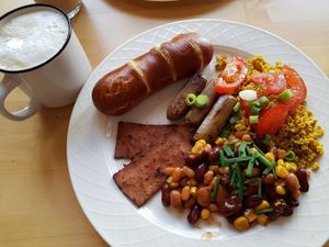 English Breakfast at Tante Emmas Veganeria in Saarbrucken