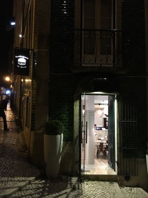 Outside at night  at Hamburgueria do Bairro - Abarracamento in Lisbon