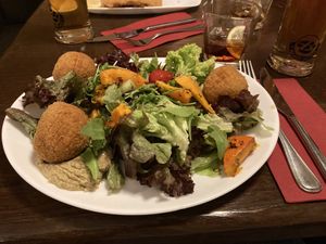 Kleine aber feine Vegane Auswahl. Sehr lecker und nettes Personal.   at Zum Wohl in Vienna