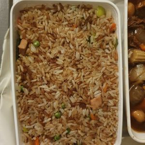 Bruine nasi zonder ei at De Oude Plek in Rotterdam