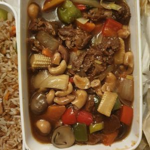 Sojaplakjes met groenten en cashew at De Oude Plek in Rotterdam