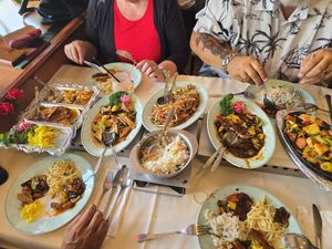 (Alleen de foeyonghai is niet vegan) at De Oude Plek in Rotterdam