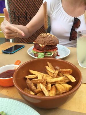 quinoa-patty burger at D.Sanchez Fresh Food in Fuerteventura