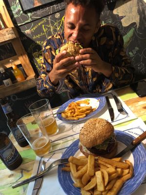 Glorious Vegan Burger Bar !
Vegan or not, If visiting this area you Have to eat here.. awesome food and atmosphere
⭐️⭐️⭐️⭐️⭐️ at D.Sanchez Fresh Food in Fuerteventura