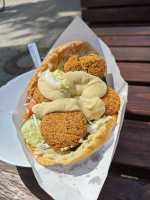 Falafel- Sandwich mit Humus vegan at Zum Drehspiess in Osnabruck