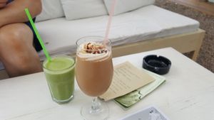 Green Smoothie & latte Macchiato at Art of Raw at The Garden Lounge in Zadar