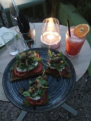 pizza and drink at Art of Raw at The Garden Lounge in Zadar