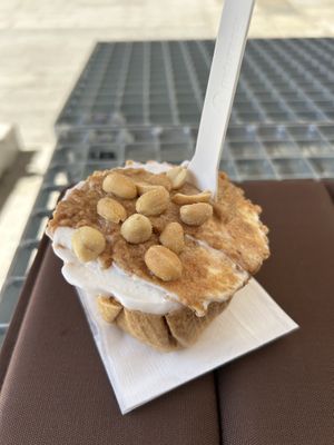 Kokos Limette Erdnuss Chili 7€  at Eisdieler in Linz