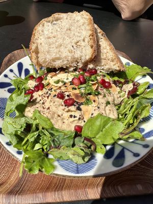 Bread with tahin-almond yoghurt dip  at Domburgsche Bier en Melksalon in Domburg