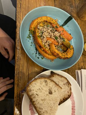 Salade met parelgort en geroosterde pompoen  at Domburgsche Bier en Melksalon in Domburg