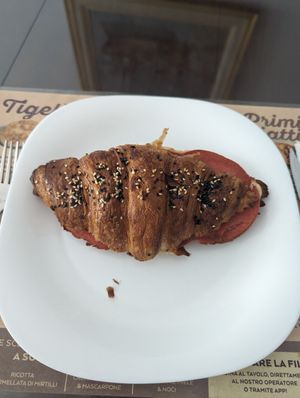 Croissant jamón y queso at Veganius in Buenos Aires