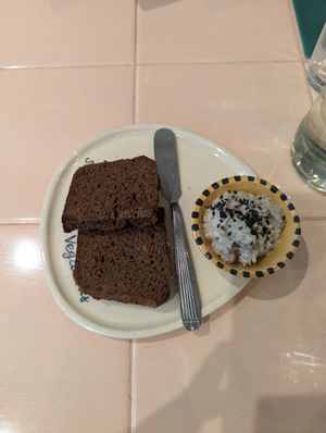 Pan con crema de cajú (no tiene ningún sabor) at Veganius in Buenos Aires