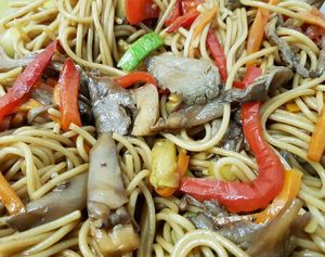 Saltado de fideos y hongos at Veganius in Buenos Aires