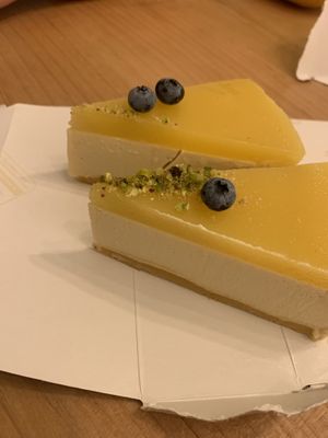 Vegan ‚Mango Cheesecake‘   at Bio Essere in Arco