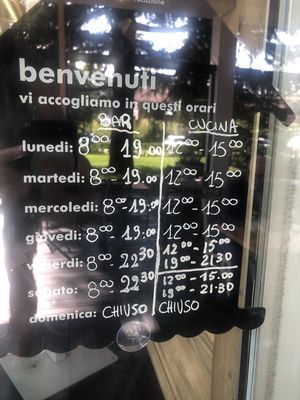 Opening and warm meal times  at Bio Essere in Arco