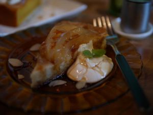 Apple and Caramel Pie at Cafe Cob in Komono