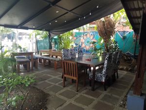 More outside searing at Green Room Cafe in Jaco