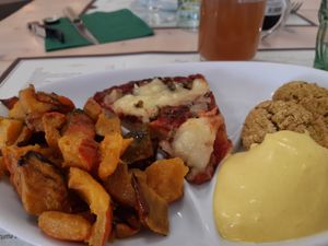 Zucca al forno, polpette di lenticchie e pizza con mozzarella vegana e maionese vegana at Biovita in Siena