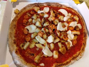 Pizza with mozzariso, potatoes and vegawürstel at Pizzeria La Garganica in Bologna