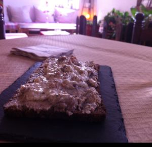 mushrooms and german bread with casheu creme toast at Beware of the Cat in Cimadevilla