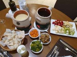 Fondue de queijo e chocolate at Hotel Serra da Estrela - Restaurante Alquimia in Campos Do Jordao