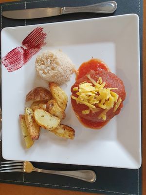 Polpetone de PTS recheado com catupiry at Hotel Serra da Estrela - Restaurante Alquimia in Campos Do Jordao