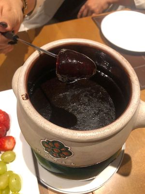 Fondue de chocolate e frutas  at Hotel Serra da Estrela - Restaurante Alquimia in Campos Do Jordao