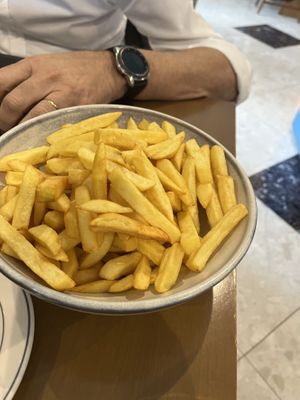 Batata frita, porção que dá para 4 pessoas !   at Hotel Serra da Estrela - Restaurante Alquimia in Campos Do Jordao