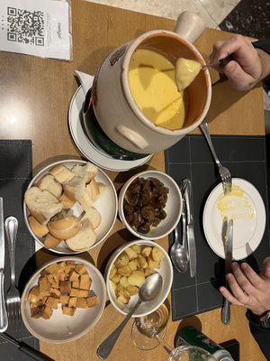 Fondue de queijo vegano 🌱 o melhor que já experimentei !! Excelente !! Produtos de alta qualidade !  at Hotel Serra da Estrela - Restaurante Alquimia in Campos Do Jordao
