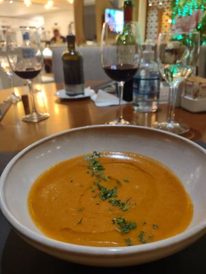 Creme de tomate assado com manjericão at Hotel Serra da Estrela - Restaurante Alquimia in Campos Do Jordao