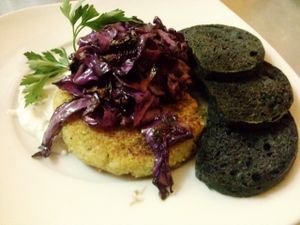 Falafel di ceci, verza rossa, pane al carbone vegetale e salsa tzaziki at Zaffo in Frascati