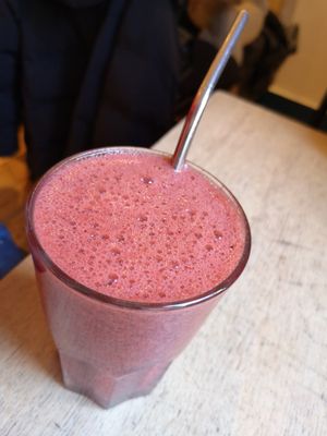 Smoothie red at Greenz Biobar in Brussels