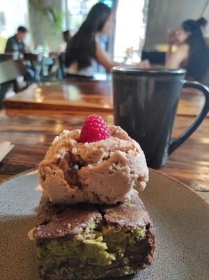 Matcha brownie and hazelnut icecream at FOREVER in Mexico City