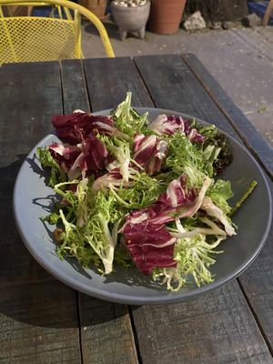 I ordered a “spinach and asparagus” salad. And got a radicchio and frisée salad. Both  of which i hate. Waiter never checked in. I never had the opportunity to return it    at FOREVER in Mexico City