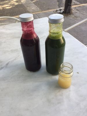 Zanahoria Roosty + Súper verde + ginger power shot at FOREVER in Mexico City