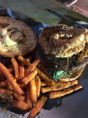 Faux bacon and cheese burger with onion rings with sweet potato fries 💚 at FOREVER in Mexico City