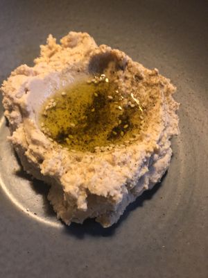 Fresh hummus and crispy pitta. Delicious 💚 at FOREVER in Mexico City