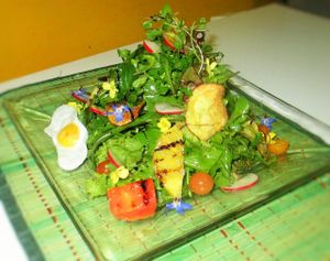 Mix of leaves, cherry tomatoes, flowers, sprouts creamy avocado, confit tomato,fruits and mushroom grilled, with a dressing of olive oil and balsamic. at Organika in Cusco