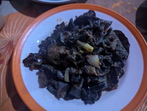 Champignons noirs at Nasa in Ouagadougou