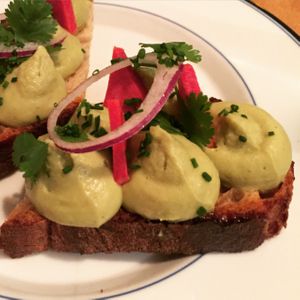 avocado toast at Dune in Paris