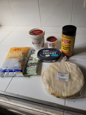 100% vegano: leche de soya, yogur de coco, brownie, queso crema, arepitas y levadura nutricional at Vita Integral in Medellin