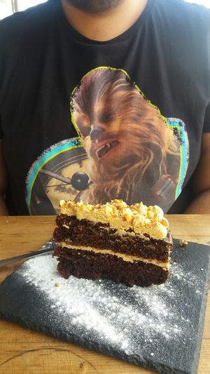 Gâteau chocolat beurre de cacahuète at Recyclo Bike Cafe in Malaga