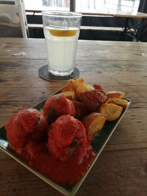 Vegan meatballs & potatoes 🥔❤️ at Recyclo Bike Cafe in Malaga