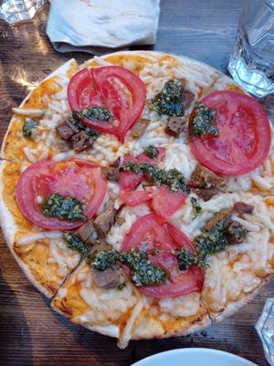 Pizza caprichosa versión vegana at Vegetalia - Born in Barcelona