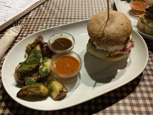Vegan burger for 14€ at Vegetalia - Born in Barcelona