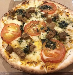 Pizza at Vegetalia - Born in Barcelona